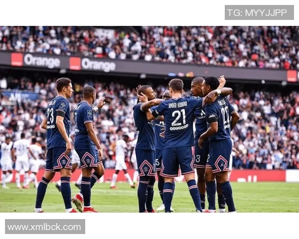 巴黎圣曼与圣埃蒂安激战正酣谁能在法甲赛场笑到最后